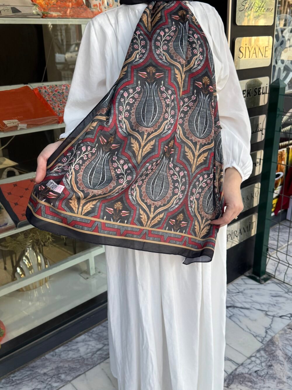 LADURE DESENLİ ŞAL - Görsel 2